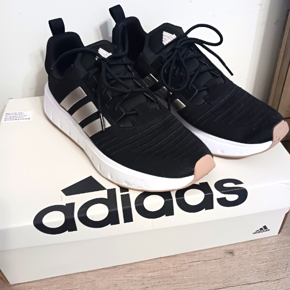 Women sneakers - Picture 2 of 13